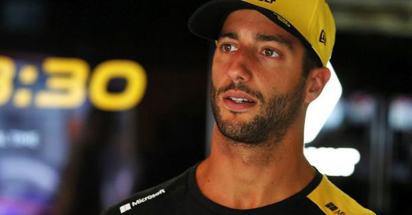 Daniel-Ricciardo-serious-PA-1024&#215;768-700&#215;367