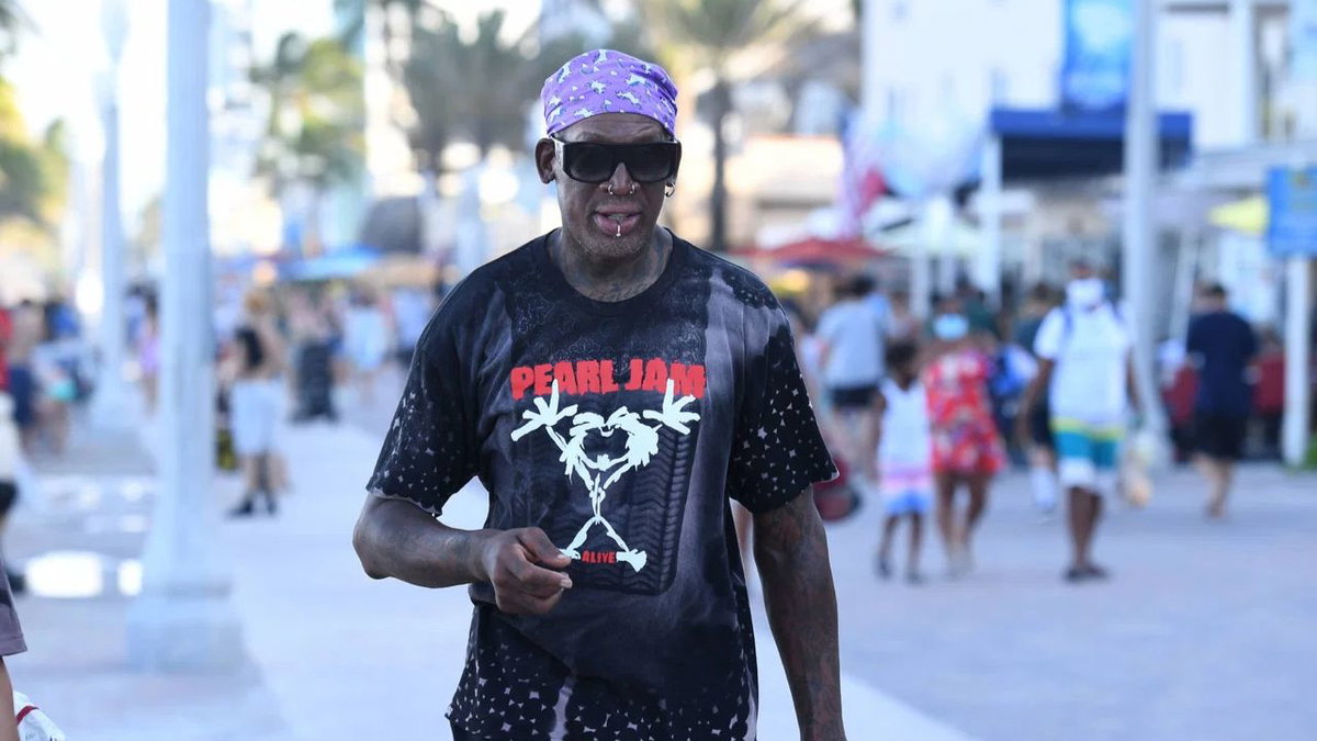 Dennis Rodman Ends 30-Year Beef With Alonzo Mourning Despite $10,000 in Fines and Infamous Headlock