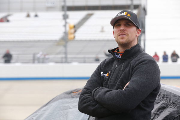 September 30, 2016 &#8211; Dover, DE, U.S. &#8211; Dover, DE &#8211; Sep 30, 2016: Denny Hamlin (11) hangs out on pit