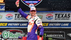 Denny-Hamlin-Texas-Victory-Lane