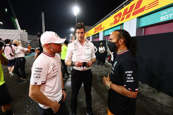 Formula 1 2021: Qatar GP LOSAIL INTERNATIONAL CIRCUIT, QATAR &#8211; NOVEMBER 21: Valtteri Bottas, Mercedes, Toto Wolff, Team Principal and CEO, Mercedes AMG, and Sir Lewis Hamilton, Mercedes during the Qatar GP at Losail International Circuit on Sunday November 21, 2021 in Losail, Qatar. (Photo by Steve Etherington / LAT Images) Images) PUBLICATIONxINxGERxSUIxAUTxHUNxONLY GP2120_164958SNE30673