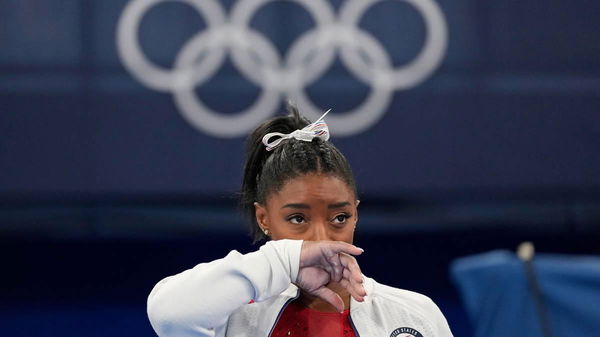 Video: Recovering From 'Twisties', Simone Biles Flaunting Her Fall During  Training After Marriage Goes Viral - EssentiallySports