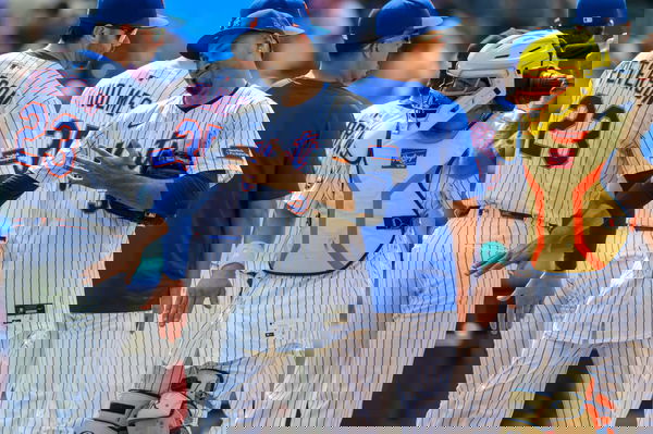 Edwin Diaz with teammates