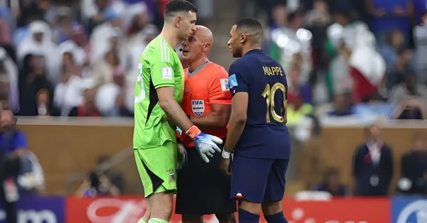 Emiliano Martinez Kylian Mbappe