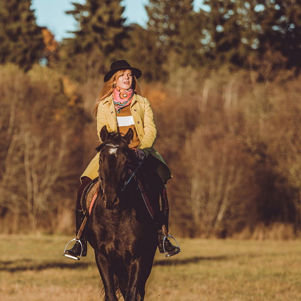 girl ride a horse