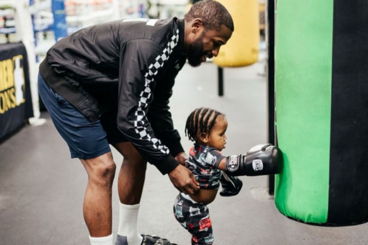 Richest Boxer Floyd Mayweather’s Soft Side Has Fans Saying He’d Trade “All His Money” for His Grandson