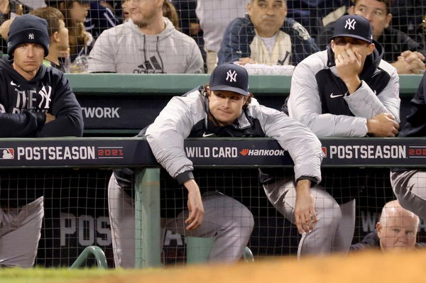 Gerrit Cole destroys fruit in between innings in Yankees dugout 