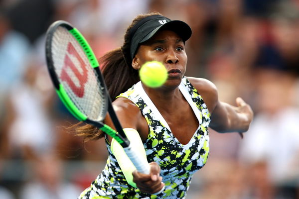 Venus Williams celebrates with Auckland Classic trophy