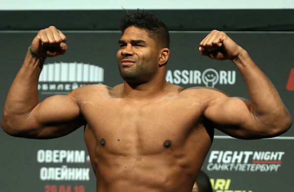 Alistair Overeem and Alexei Oleinik weigh in before their fight at UFC Fight Night 149