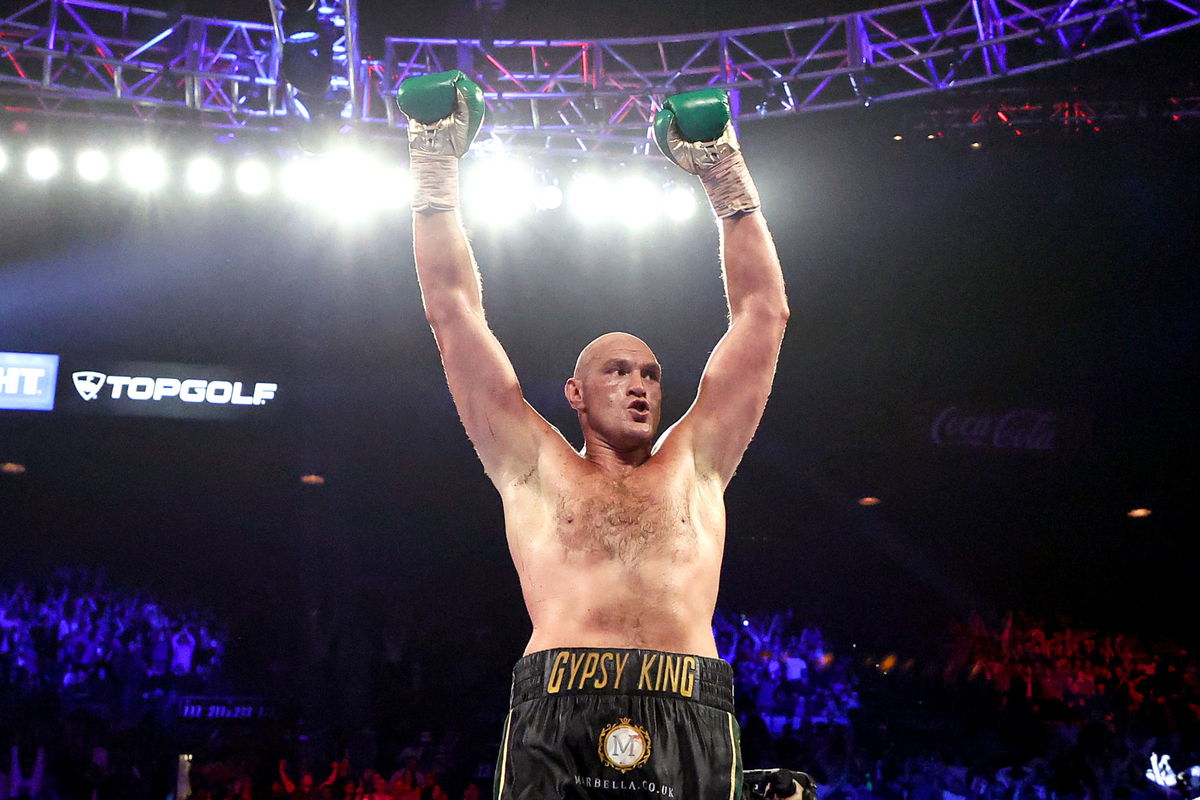 https://sportsandworld.com/take-a-look-at-how-tyson-fury-demonstrates-his-slick-combos-moves-ahead-of-the-rumoured-fight-against-francis-ngannou.html