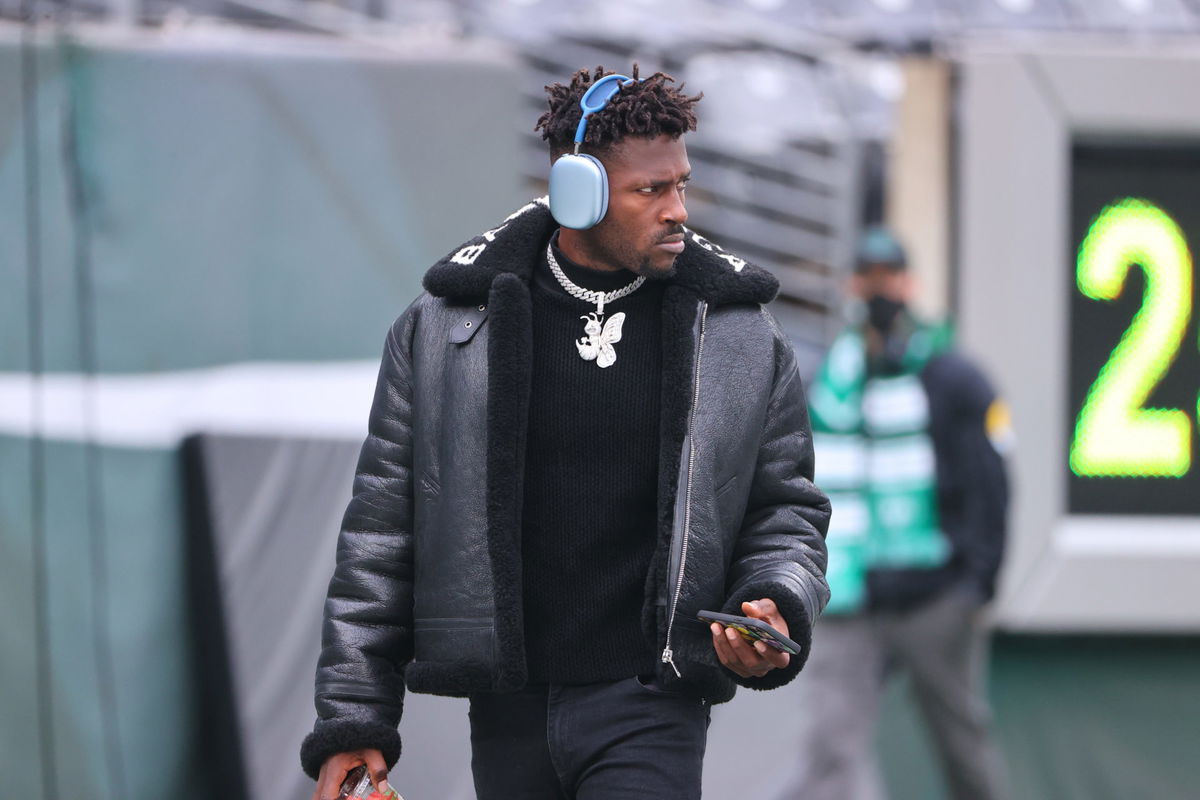 NFL Legend 'Disturbed' by Antonio Brown's Treatment of Tom Brady and Gisele  Bündchen Especially Because 'He Put Him in a Situation Where AB Was Able to  Get a Ring' - EssentiallySports