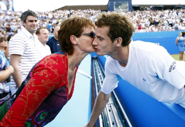 14/06/09 AEGON CHAMPIONSHIPS.Andy MURRAY (GBR) v James BLAKE (USA).QUEENS CLUB &#8211; LONDON.A kiss from mum Judy after Andy Murray wins the AEGON Championships   (Photo by Bill MurraySNS Group via Getty Images)