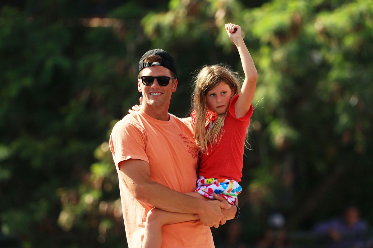 THROWBACK: A Look Into Star Quarterback Tom Brady's Family Life -  EssentiallySports