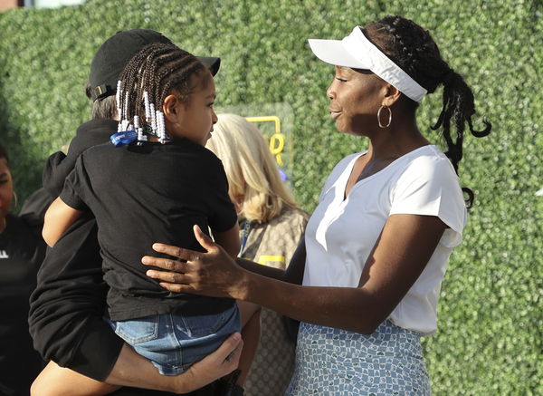 Venus Williams' Unplanned Nostalgic Streak Finds Herself Staring at Little  Olympia in Awe as Rare Photo Shows Intimate Family Moment With Serena  Williams and Oracene Price - EssentiallySports