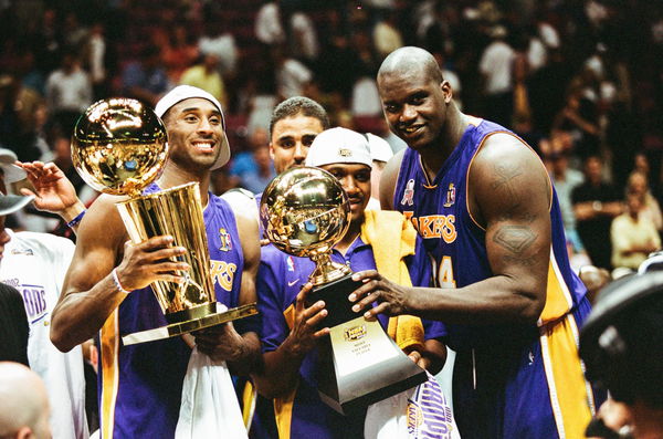 KOBE BRYANT & SHAQUILLE O'NEAL 2002 NBA Champions 3 IN A ROW 8x10 PHOTO  Lakers