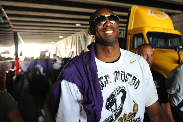 Lakers Kobe Bryant walks off the bus after finishing the championship parade in Downtown Los Angele