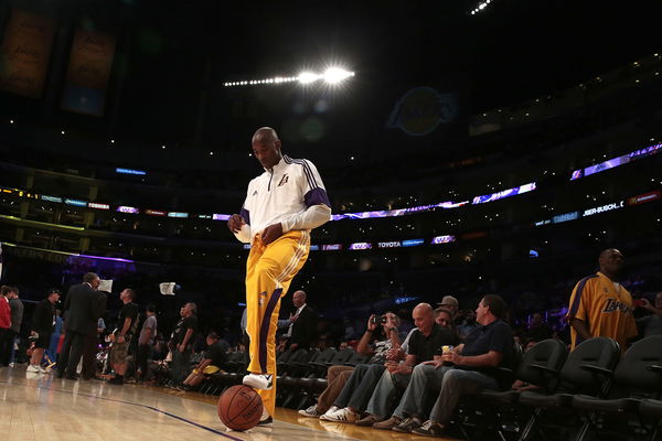 LOS ANGELES, CA, THURSDAY, OCTOBER 9, 2014 &#8211; Lakers guard Kobe Bryant during pregame warmups before