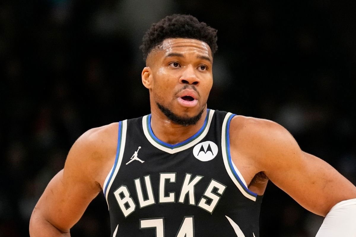 Giannis Antetokounmpo Joins Warriors in $80.28M Proposed Trade That Also Benefits Bucks, Per Insider