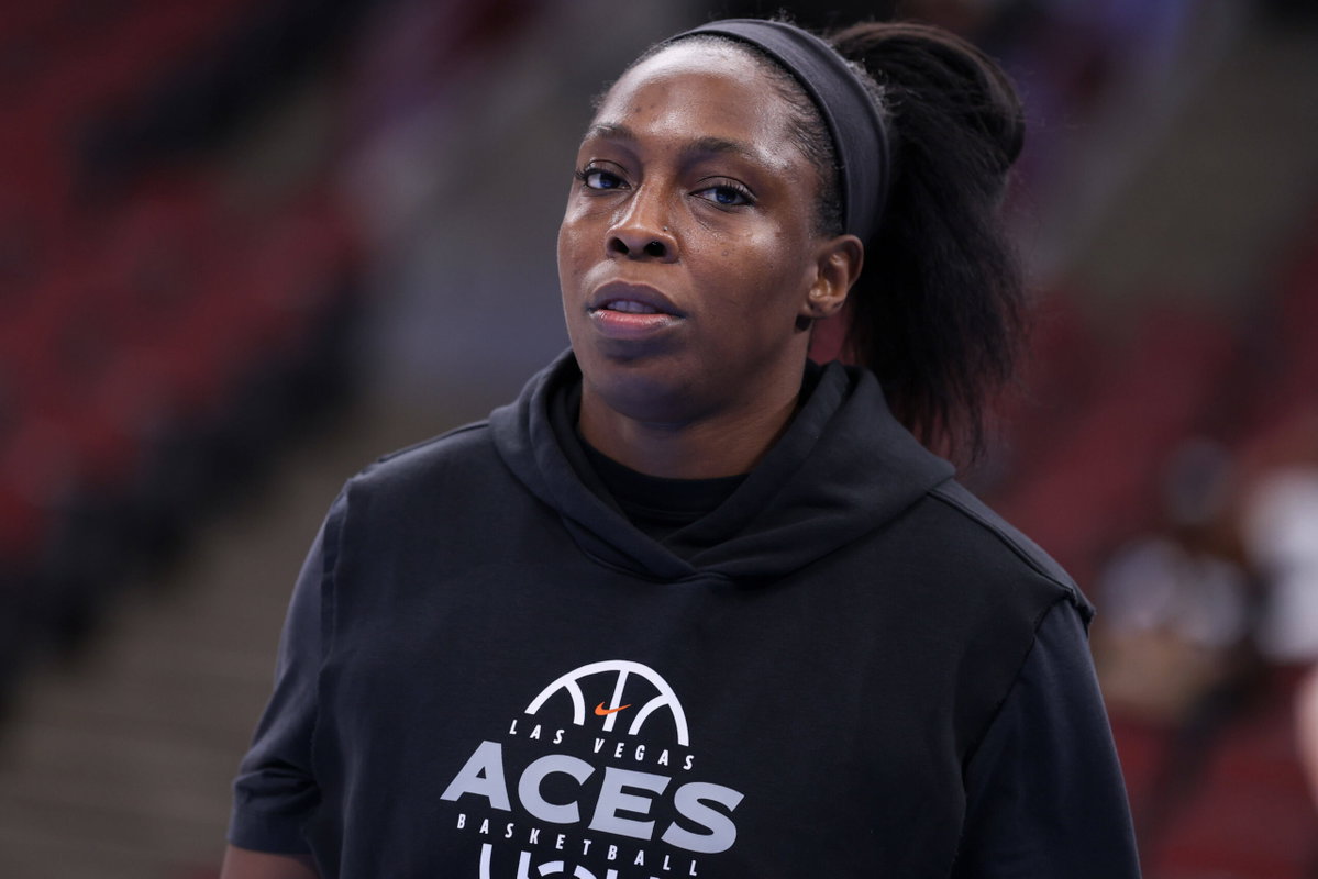 Chelsea Gray Sends Message As Texas Hotel Fires Employee Following Game vs Caitlin Clark, Indiana Fever