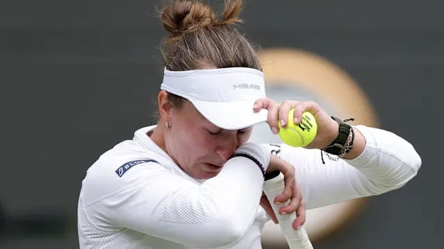 2x Grand Slam Champion Breaks Down in Tears Mid Match