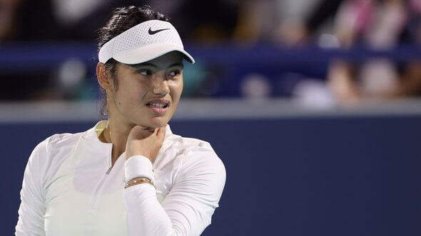 Raducanu Forced to Stop After Wrecking Mid-Match Conditions