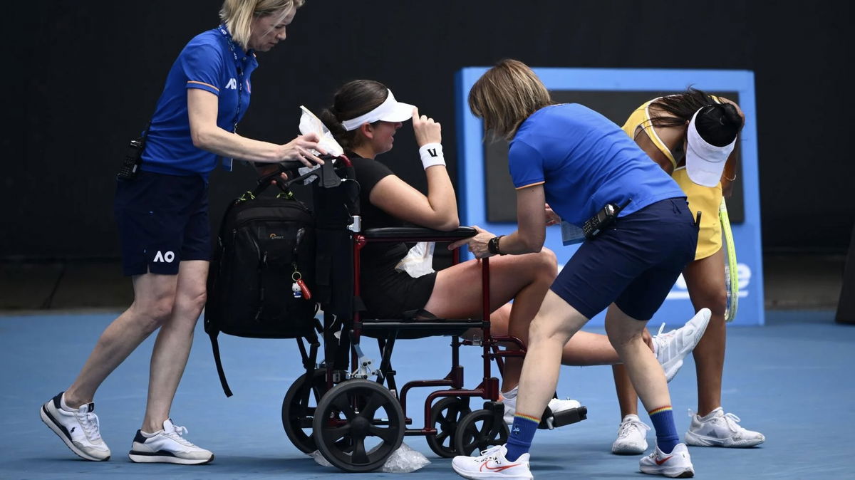 Federer Mocks Agassi After He Hilariously Disses His Shot