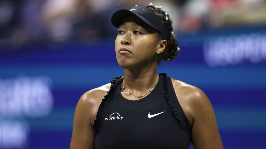 Federer Mocks Agassi After He Hilariously Disses His Shot