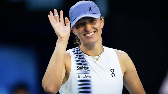 Alcaraz’s Insane Shot Leaves 15,000 Fans Roaring