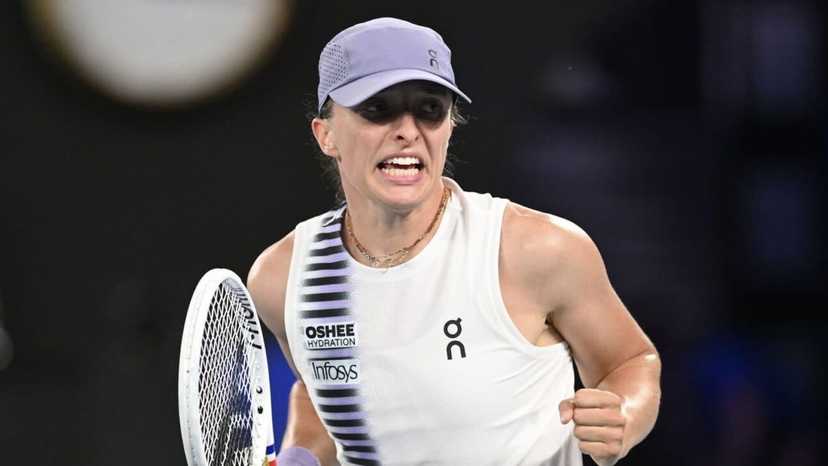 Federer Mocks Agassi After He Hilariously Disses His Shot