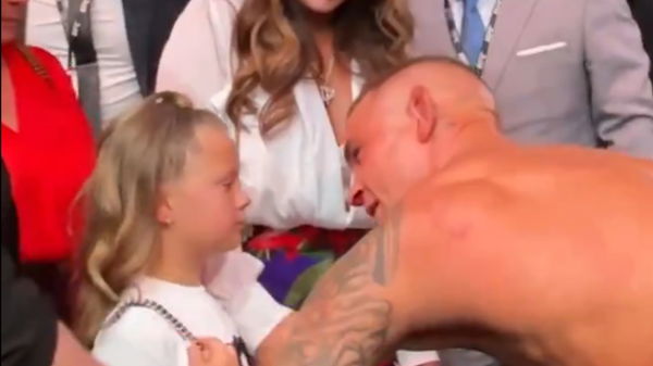 Dustin Poirier with his daughter