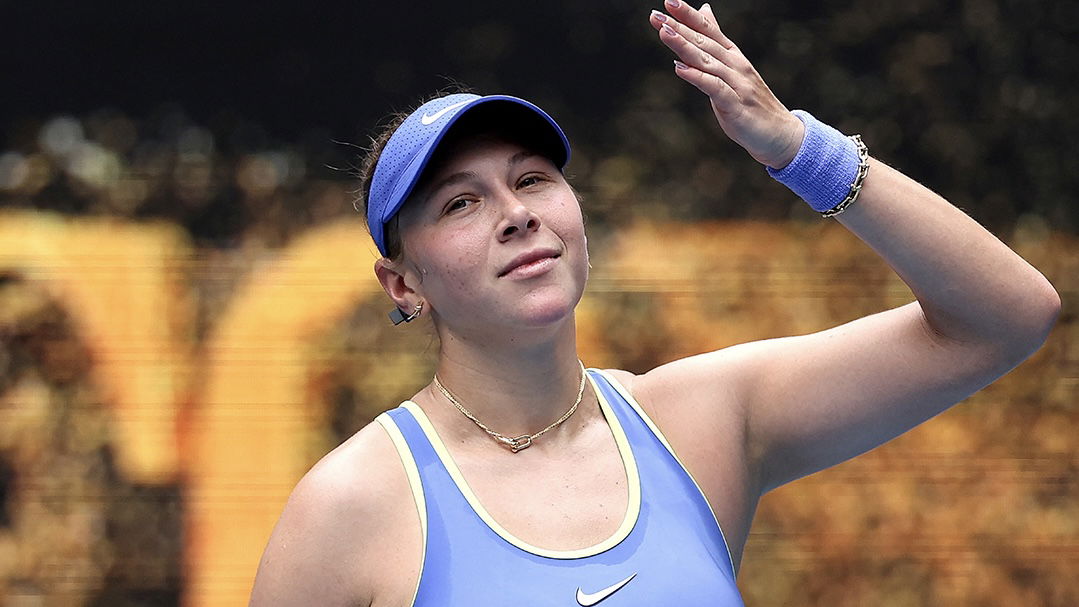 Aussie Crowd Melts as Ash Barty Responds to Agassi & Federer’s Unexpected Call