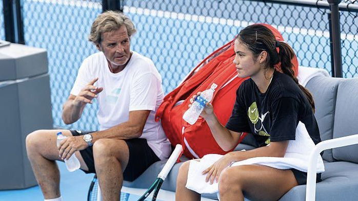 Swiatek Slams Broadcasters After Gauff’s Controversy