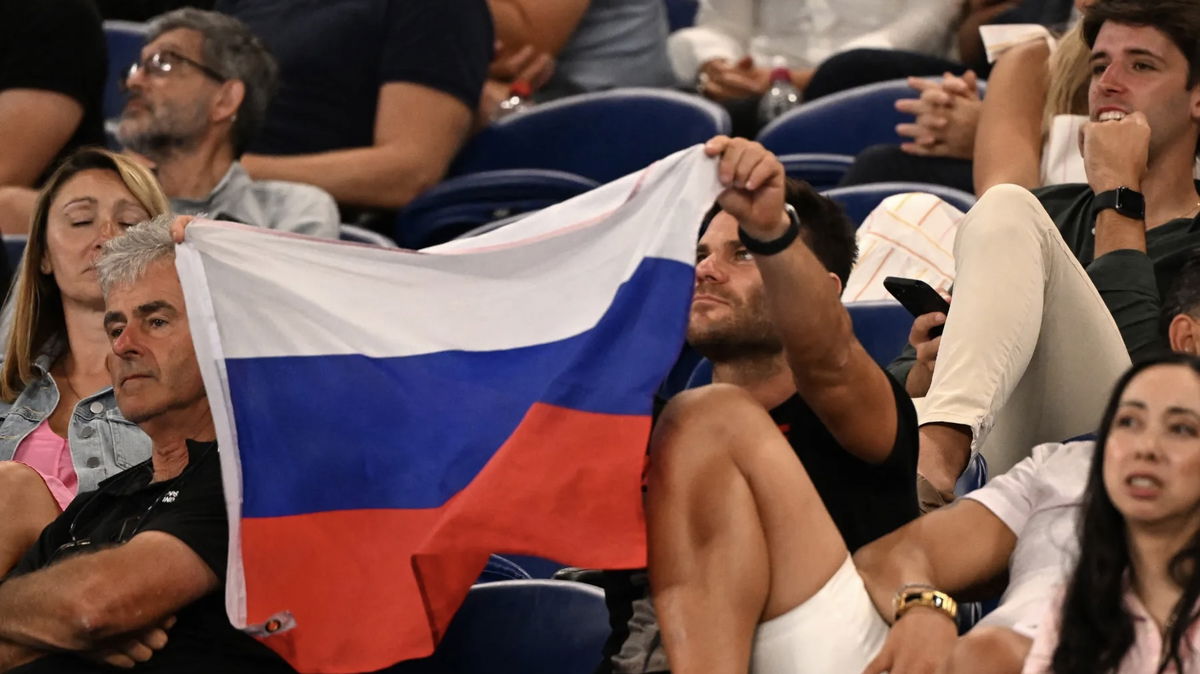 WTA Faces an Awkward Moment After Banned Russian Flag Shows Up on the Scoreboard