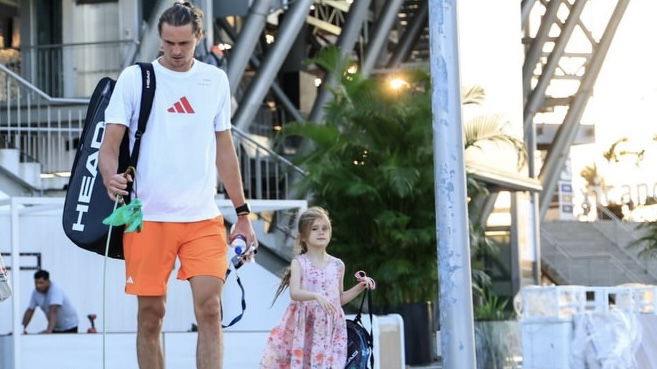 Raducanu Ditches $130K-a-Year Nike Deal to Join Federer