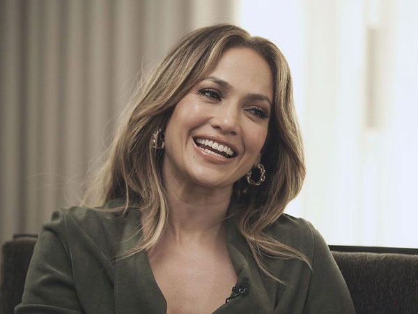 Jennifer Lopez emotional