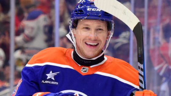 Edmonton Fans Move On From ‘Taylor Swift Hockey Curse’ Ahead of Jeff Skinner’s Stanley Cup Debut