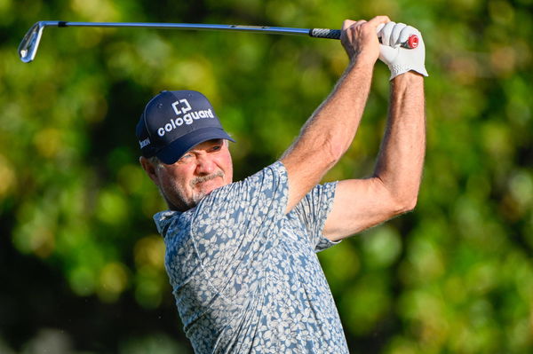 HONOLULU, HI &#8211; JANUARY 13: Jerry Kelly (USA) watches his tee shot on 11 during Rd2 of the Sony Open at Waialae Country C