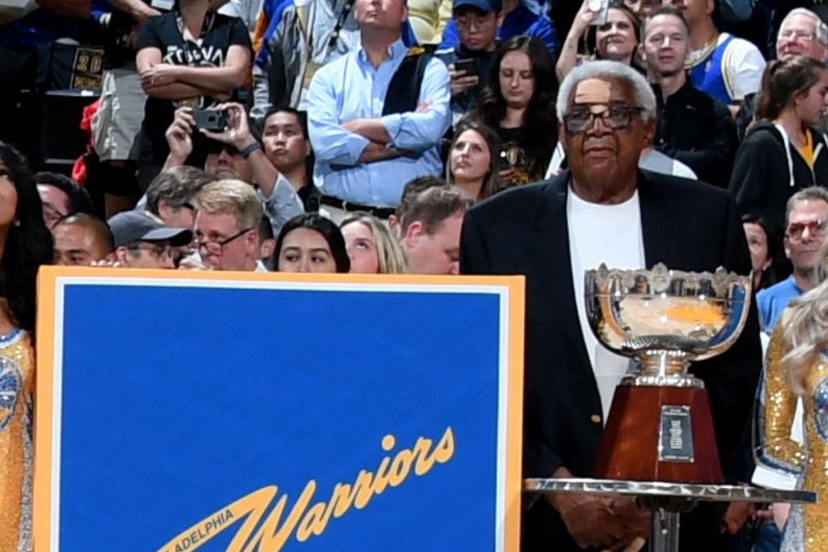 Warriors Honor Passing of Historic NBA Star With Moment of Silence Before Lakers Game