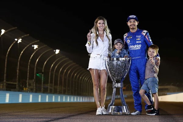 Kyle-Larson-wife-Katelyn-Larson-son-Owen-and-daughter-Audrey-NASCAR-trophy-768&#215;512