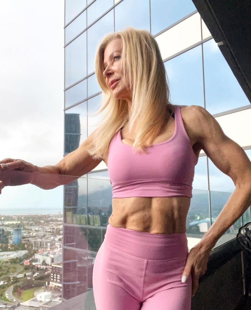 “I’m Ageless” Bodybuilder Granny Still Donning Perfectly Sculpted Six