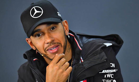 Lewis-Hamilton-has-explained-why-he-defended-Sebastian-Vettel-1033438