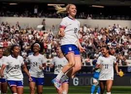 Lindsey Heaps USWNT