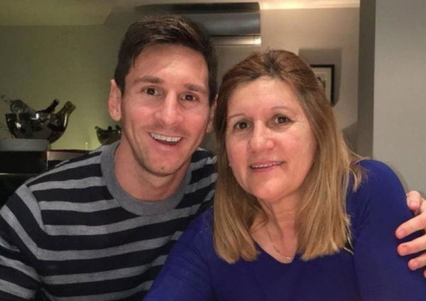 Lionel Messi and Mother (2)