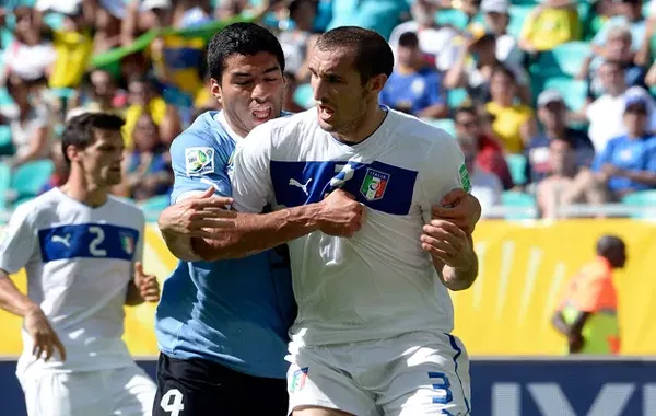 Luis Suarez Giorgio Chiellini