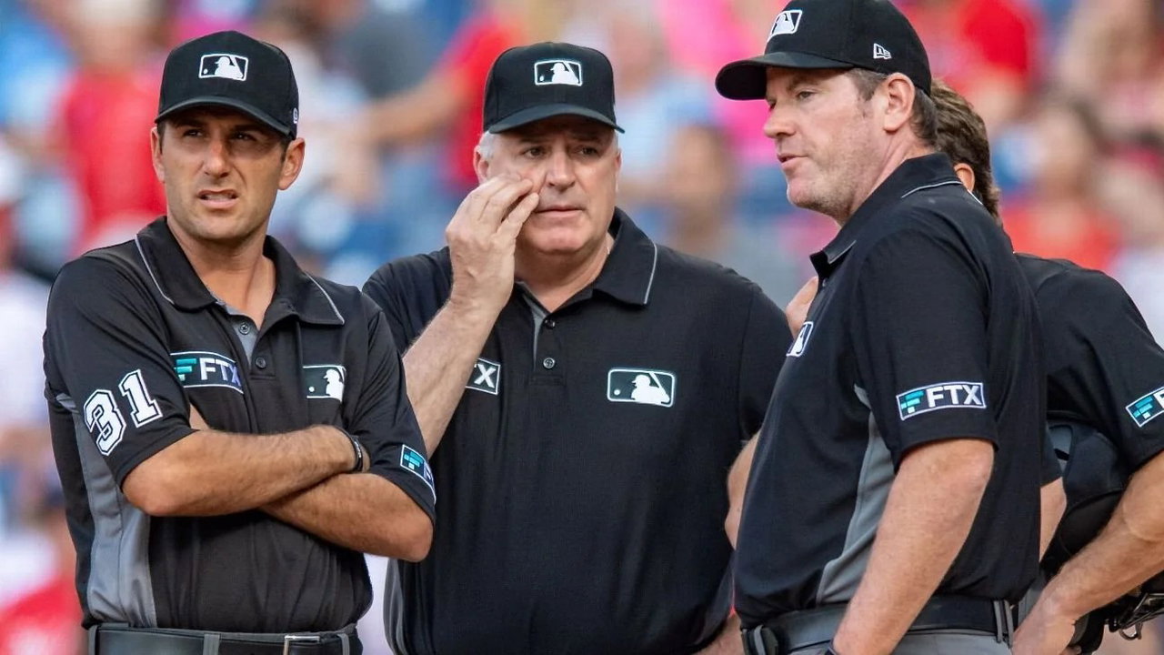 what do major league umpires get paid - Ilustrasi 3