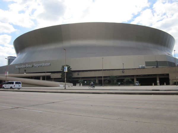 New Orleans Hopes to Make Superdome a Home Again - The New York Times