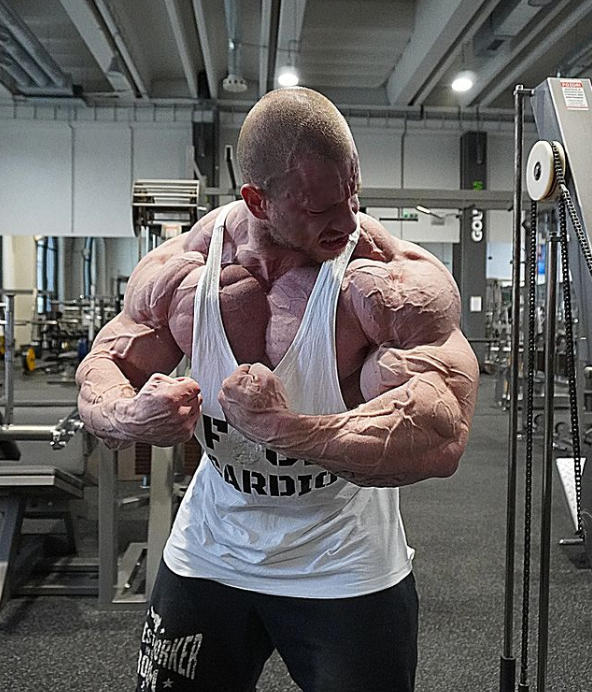 Photo of „Kámo je veľký“: Netvor biceps slovenskej kulturistickej beštie nechá fanúšikov neveriacky