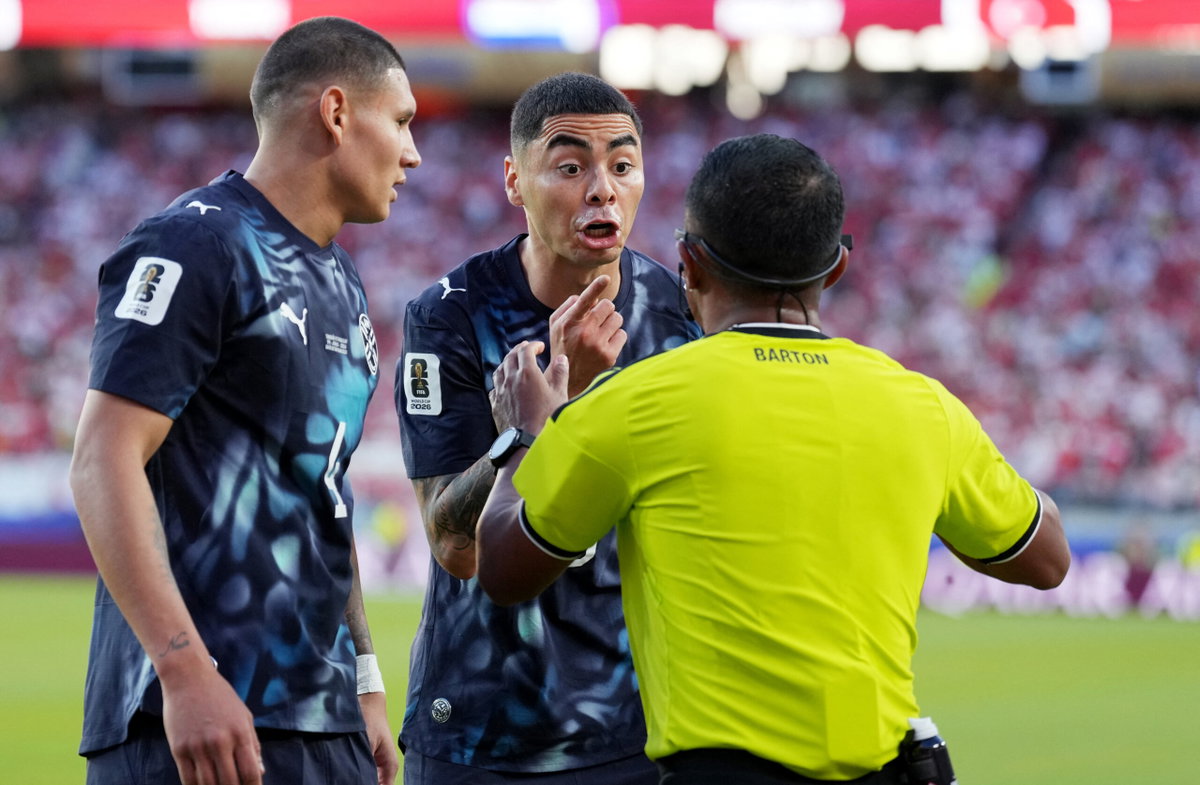 Paraguay’s Almiron Gets First Red Card for Covering Mouth as FIFA Introduces New World Cup Rules