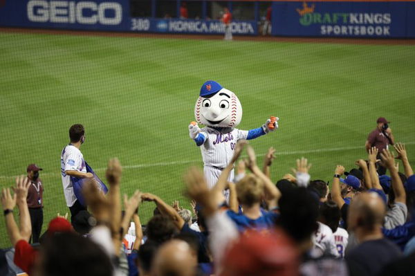 Major League Baseball Mascots Mr. Met (New York Mets) ReAction Figure