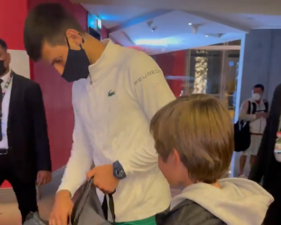 Nole gifts fan